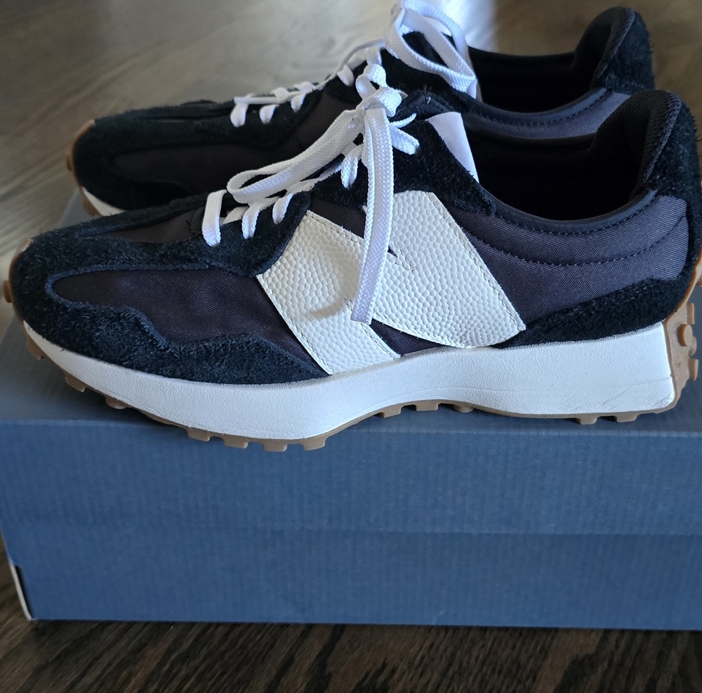 New Balance Women's 327 Shoes